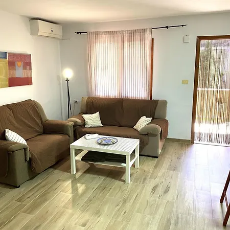 Large Townhouse For A Relaxing Getaway Mareny Blau